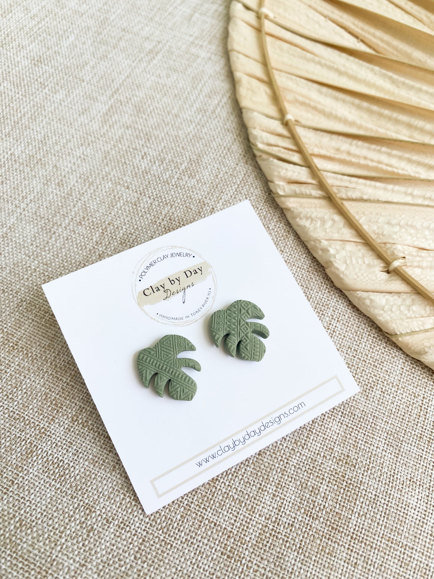 Textured Monstera Stud